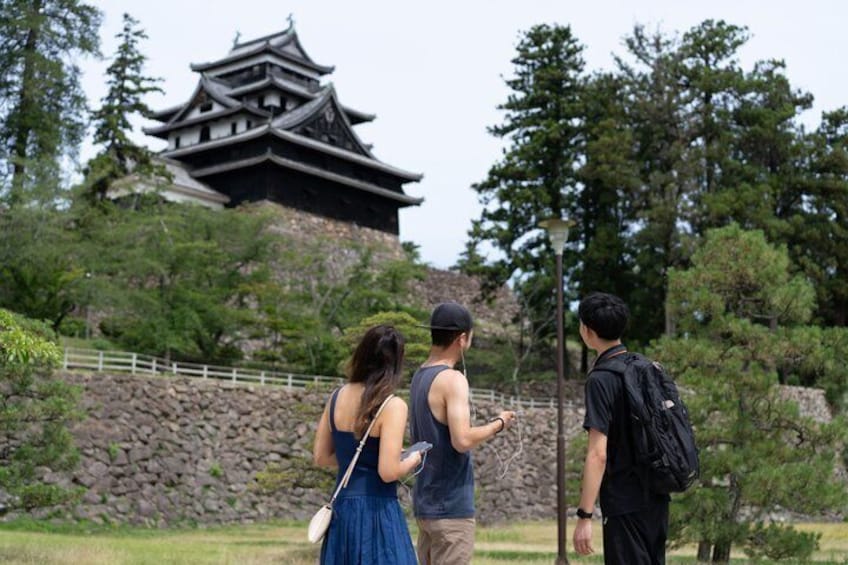 Matsue Castle Guided Tour - With a Local Guide and an Audioguide 3