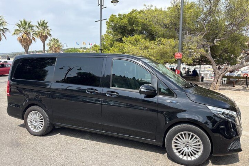 Private Marseille Tour in Luxury Van Notre Dame Corniche Cassis 2