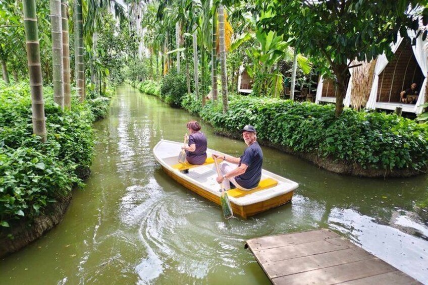 Donwai Floating Market Dragon Temple and After the Rain Tour 2