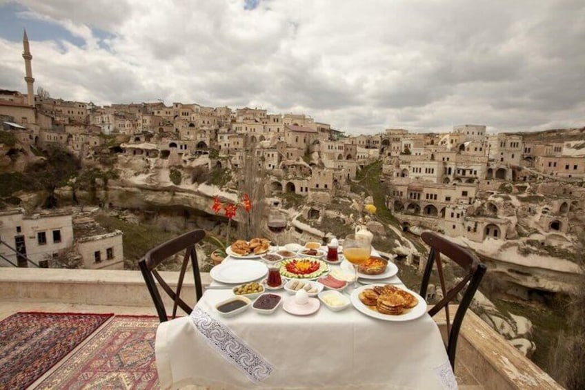 Cappadocia Breakfast Time with Sunrise Balloon View 4