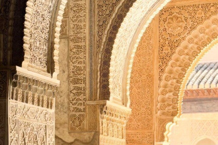 The Alhambra private tour with tickets to the Nasrid Palaces 2