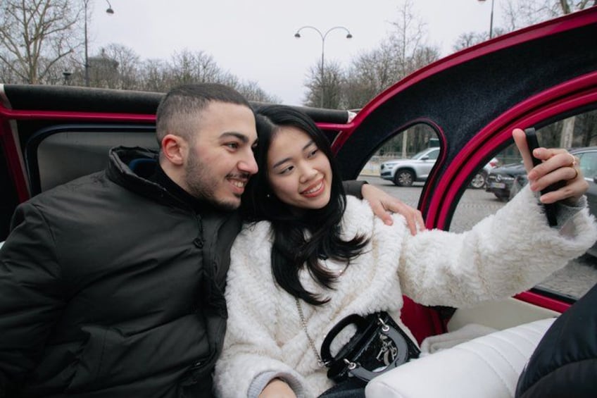 1h 2CV ride through Paris with photo stops 3