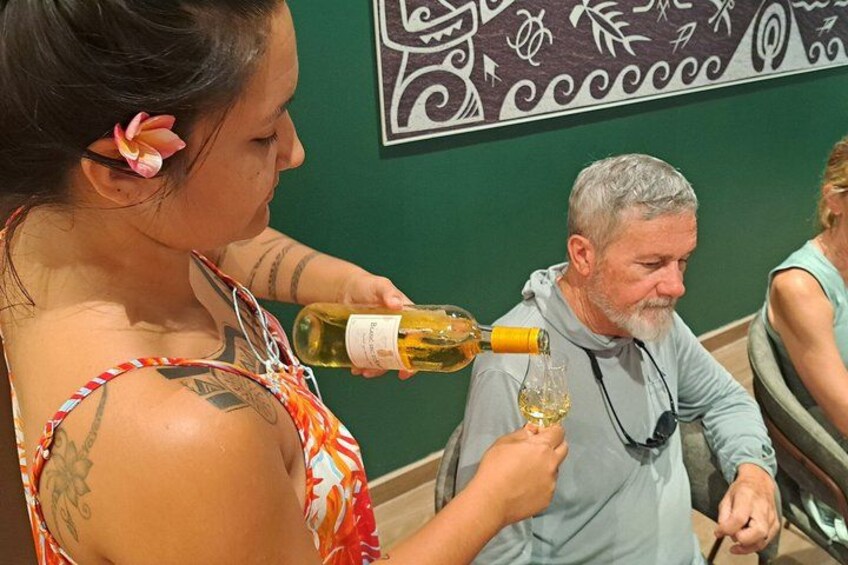 Moorea: Private hike to the Magic Mountain & VIP tasting 2