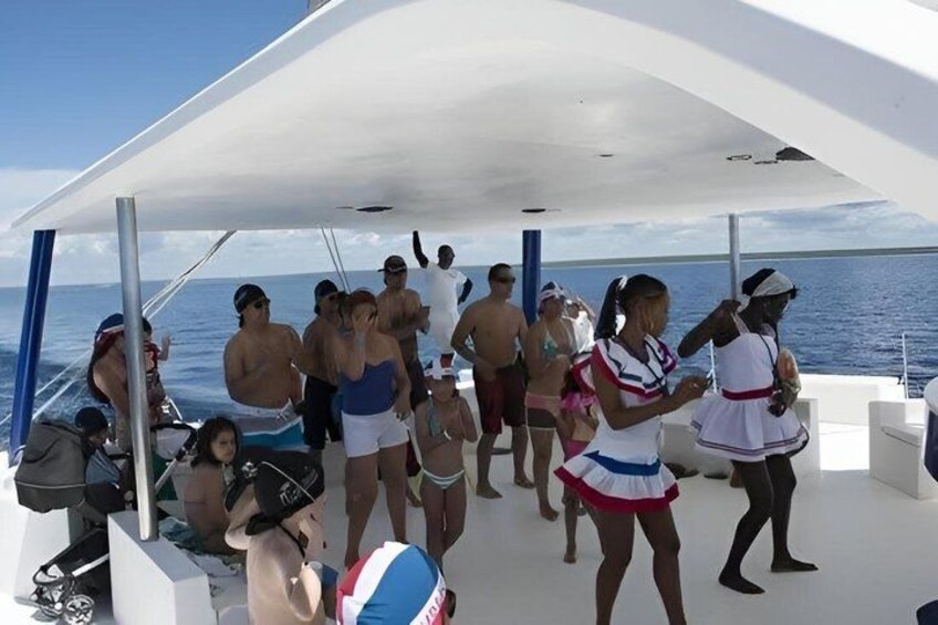 premiun excursions Saône Island Catamaran tour Lunch and Open bar 3