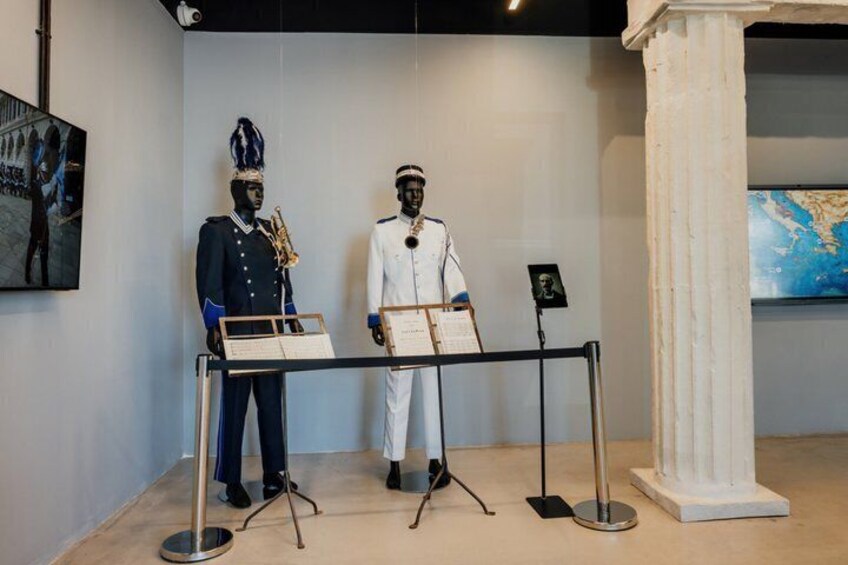 Two mannequins in military uniforms, a podium, and a map on the wall. 5
