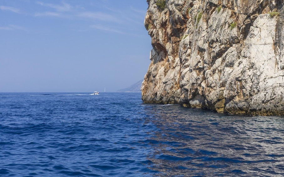 Picture 26 for Activity Grama Bay & Blue Cave Speedboat Tour 4