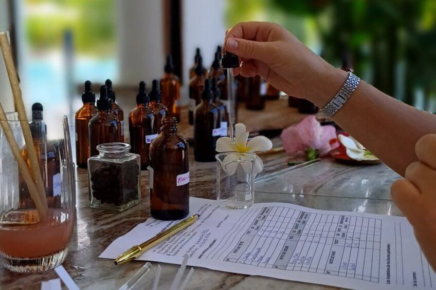Perfume workshop in Tahiti Create your Polynesian perfume 1