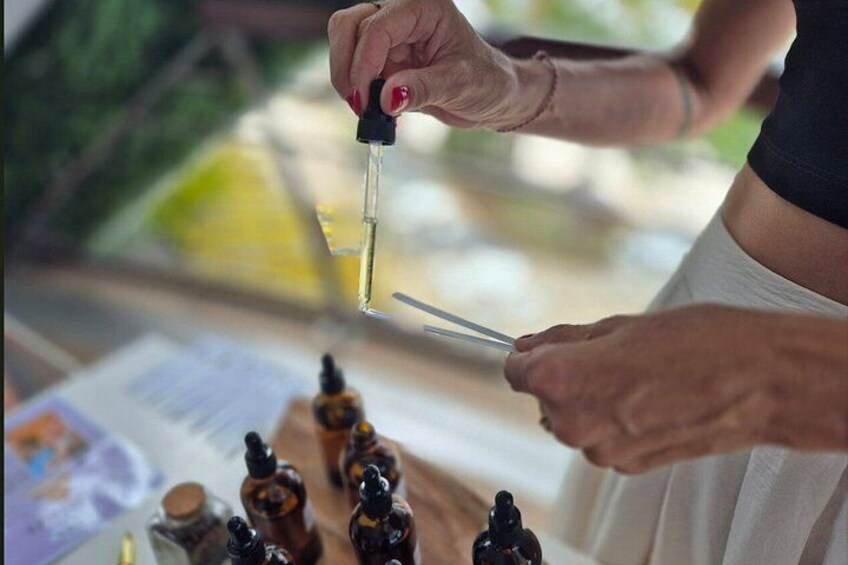 Perfume workshop in Tahiti Create your Polynesian perfume 2