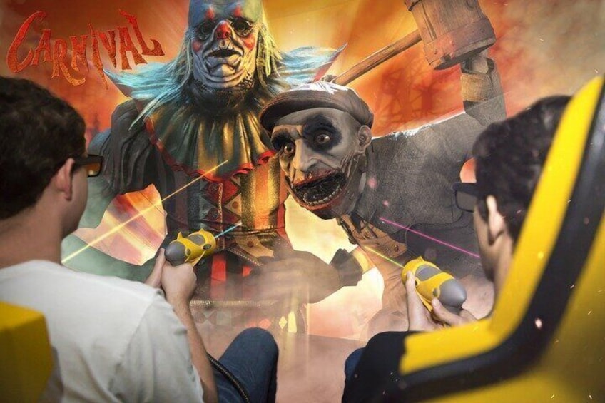 Una persona dipinge un murale con un personaggio clown e la scritta 'CARNIVAL'. 1