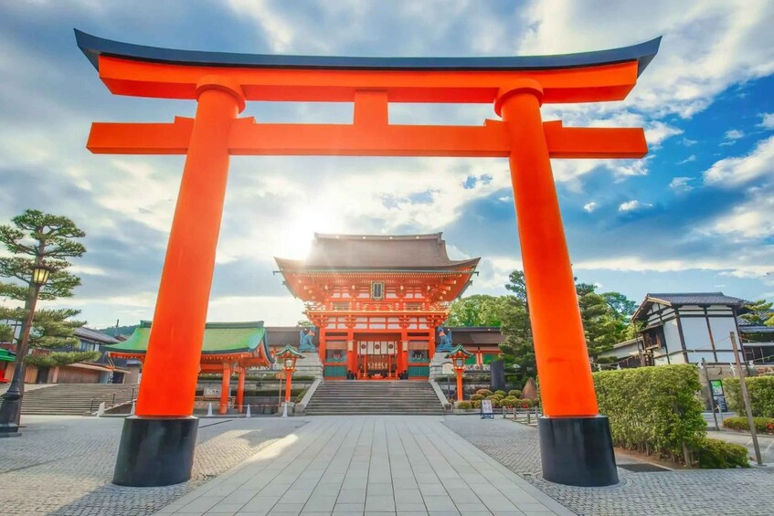 Picture 4 for Activity Kyoto: Private Fushimi Inari Early Bird Guided Walking Tour 2