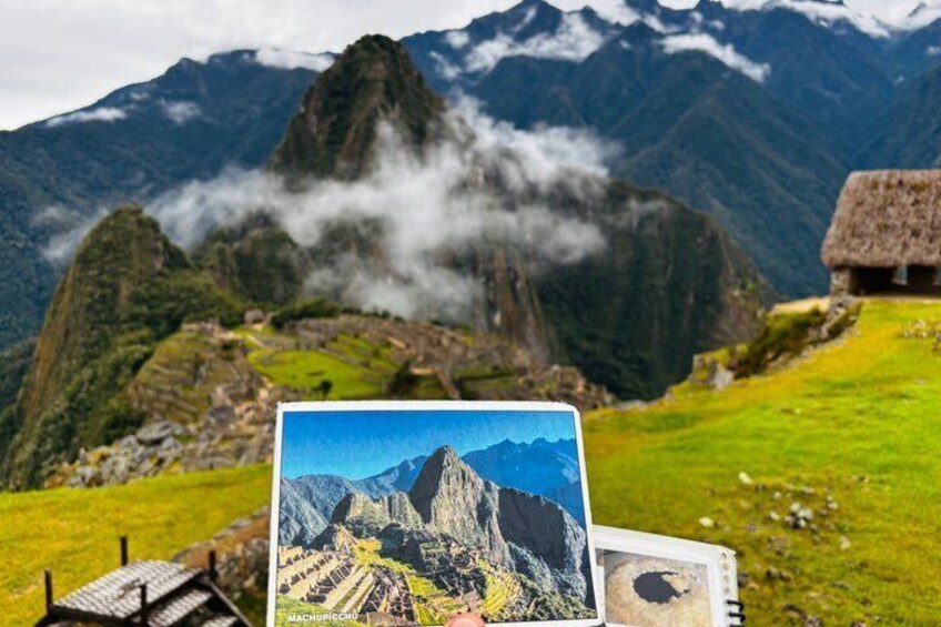 Ruïnes van Machu Picchu, een berg en een hut met rieten dak. 4