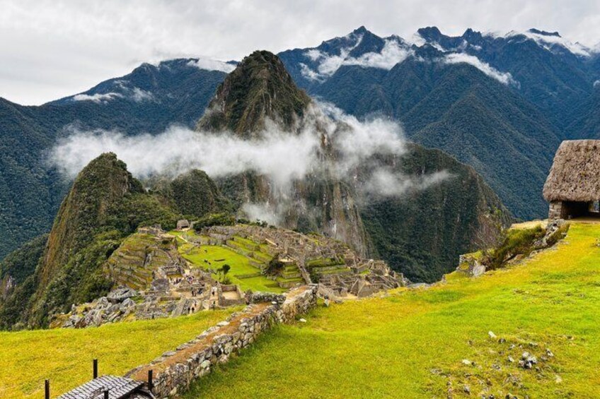 Ruïnes van Machu Picchu, Inca-stenen muren, terrassen en Andesgebergte. 2
