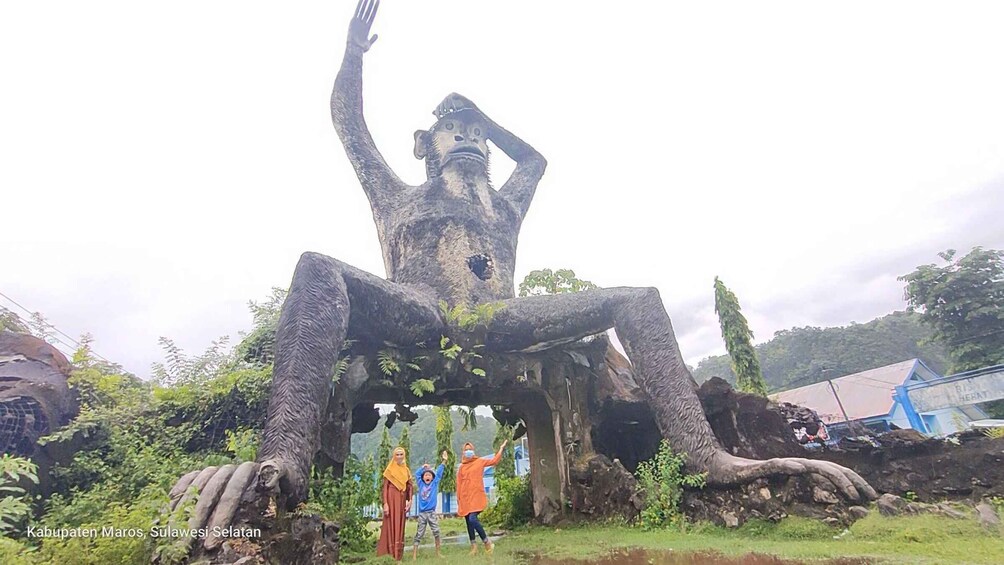 Picture 10 for Activity From Makassar: Bantimurung Waterfall and Caves Tour 3