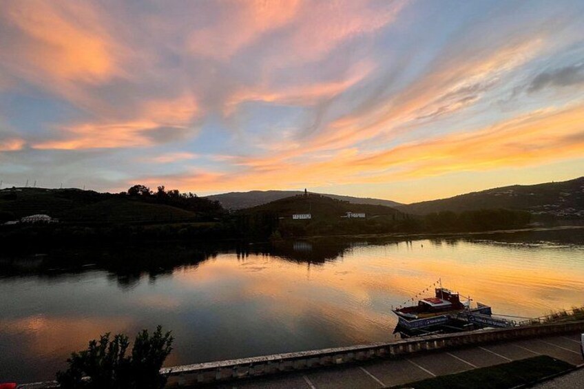 Private Douro Tour with Lunch Wine Tasting Boat and Train Cruise 3