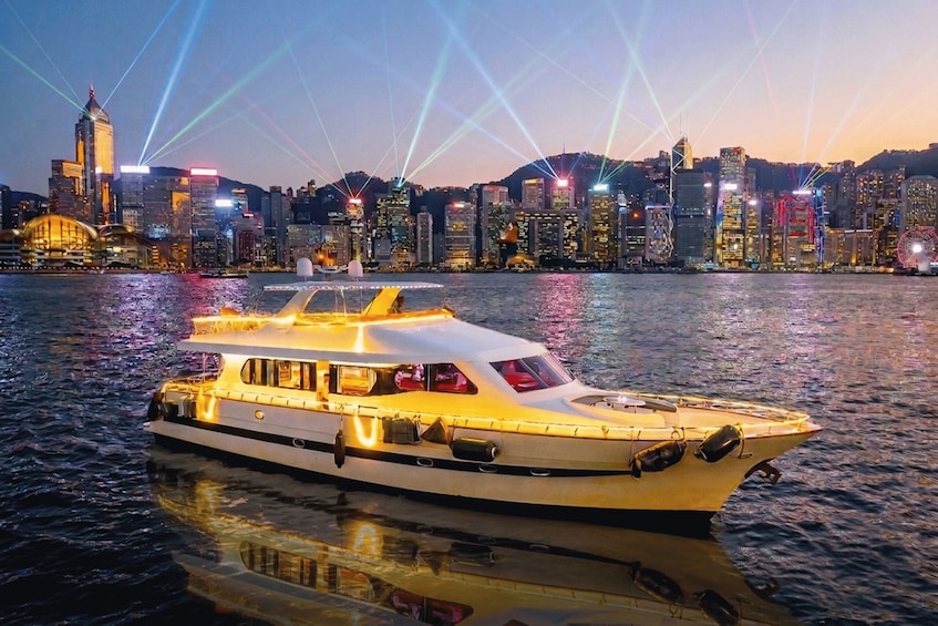 Hong Kong: Victoria Harbour Evening Cruise with Drinks 2