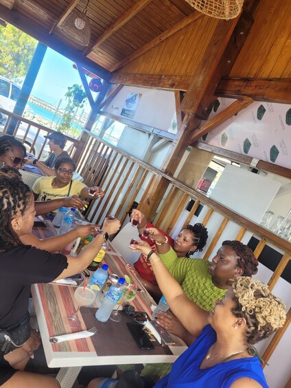 Picture 2 for Activity Eats & Drinks Island Tour 4