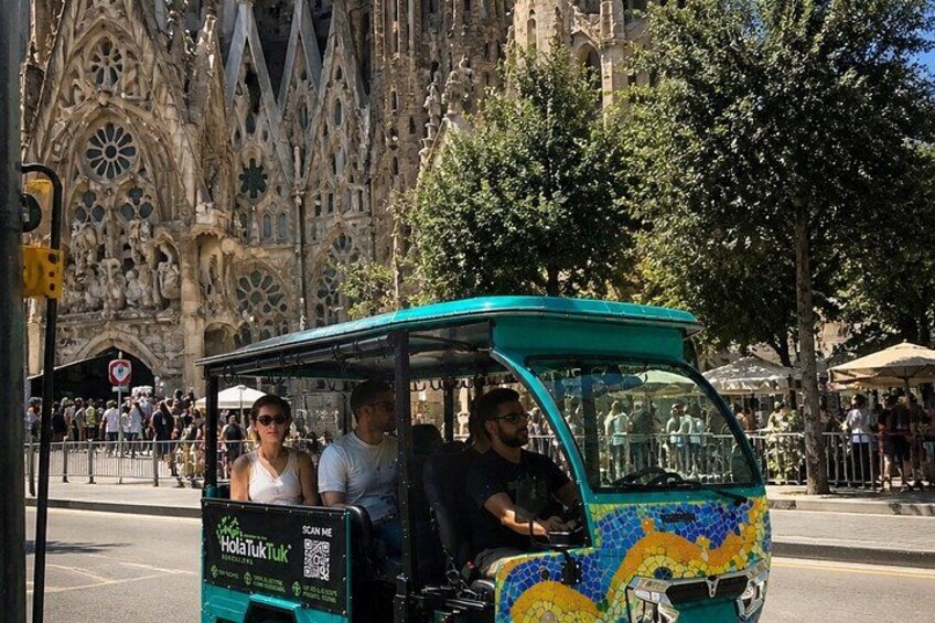 Barcelona Electric Tuk Tuk Private Tour with View 3