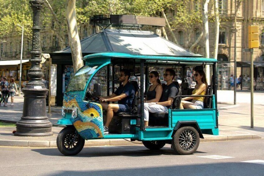 Barcelona Electric Tuk Tuk Private Tour with View 3