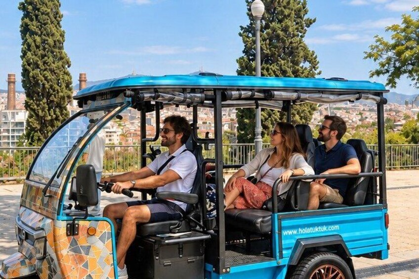 Barcelona Electric Tuk Tuk Private Tour with View 4
