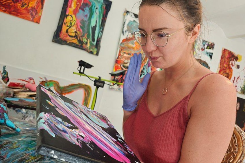 Dive into the Fascinating World of Fluid Art 4