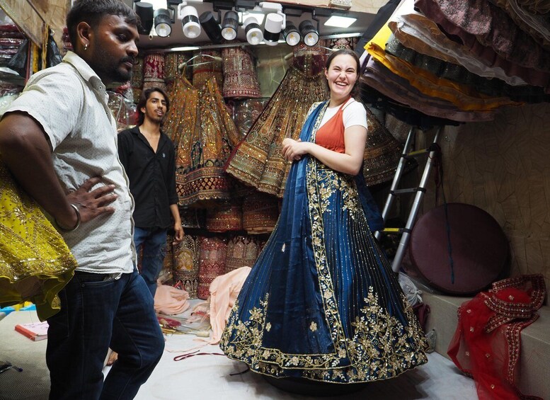 Picture 2 for Activity Delhi: Private Shopping Tour with Female Guide & Highlights 4