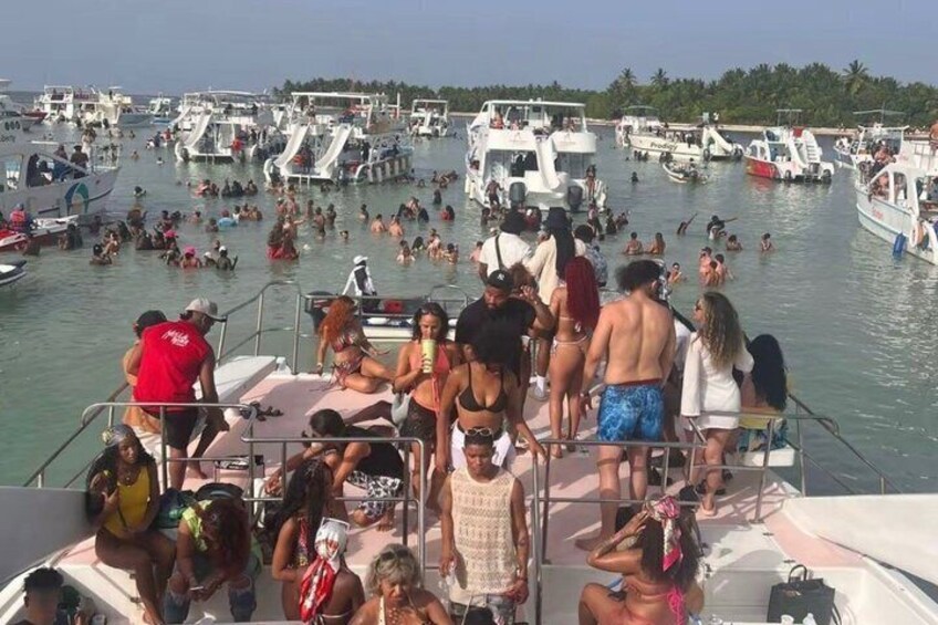 Hip Hop Boat in Punta Cana unlimited Drinks & Sand Bar for Adults 2