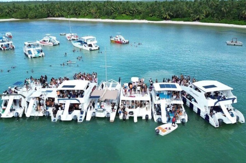 Hip Hop Boat in Punta Cana unlimited Drinks & Sand Bar for Adults 2