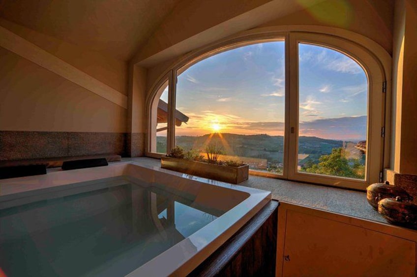 Private jacuzzy and wine tasting 4