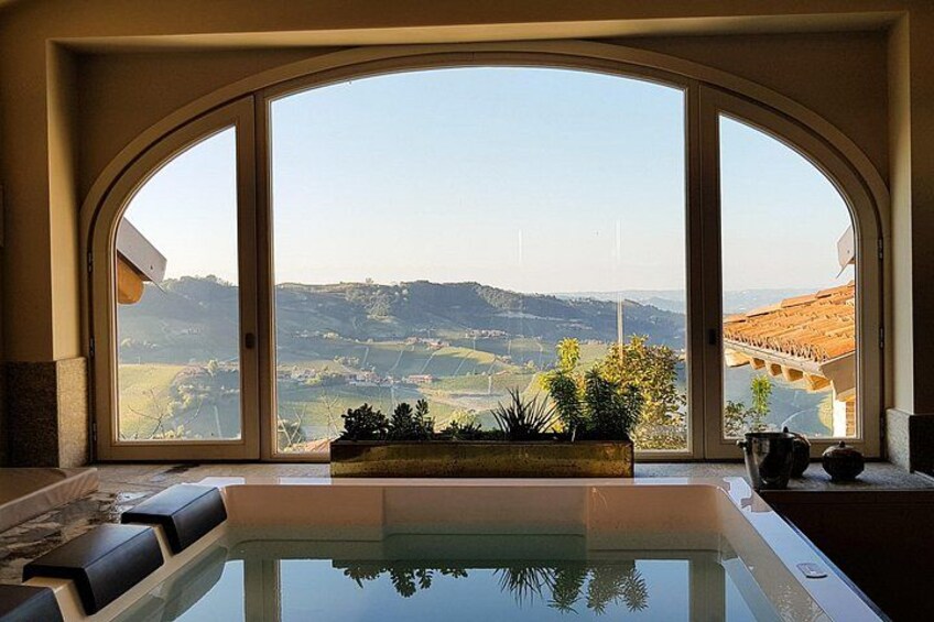Private jacuzzy and wine tasting 1