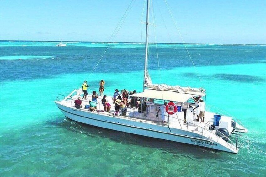 Private Boat Cruise with Snorkel Free Drinks and Natural Pool 2