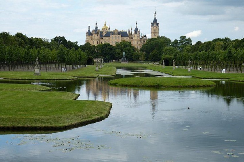 From Seaside to Fairytale: Warnemunde and Schwerin Day Tour 1