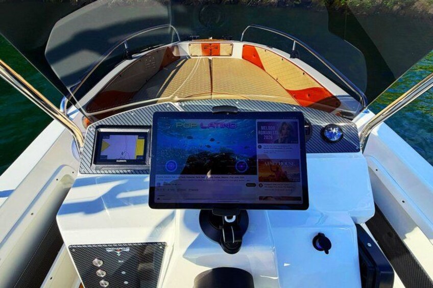 Self Drive Boat Rental License Free in Lake Como 4