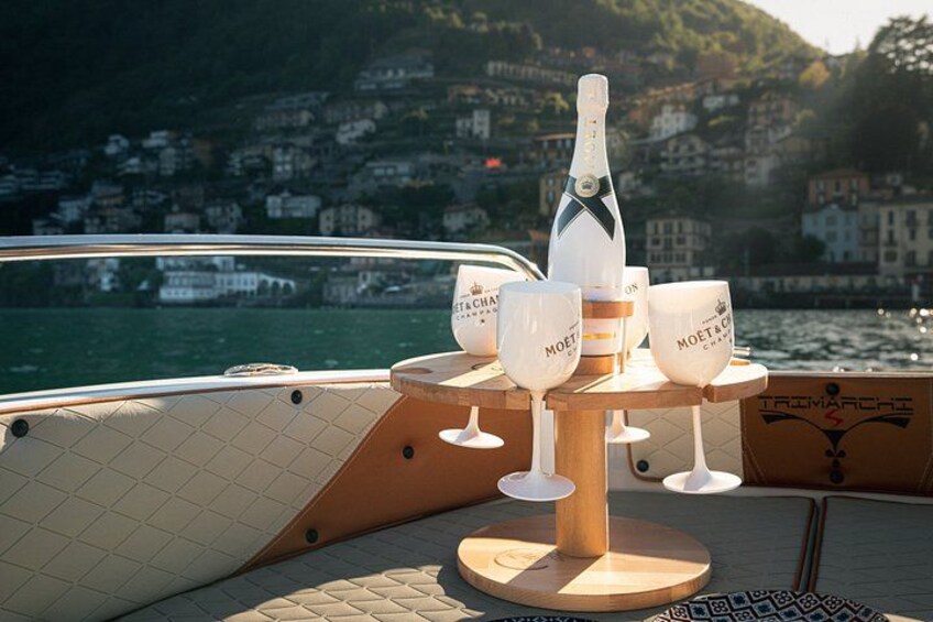 Self Drive Boat Rental License Free in Lake Como 2