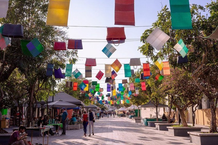 Art is everywhere at Plaza de las Americas! 2