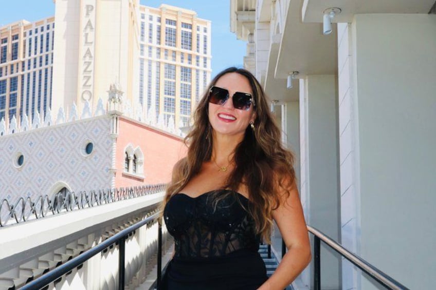 Private Vegas Strip Photoshoot with a Professional Photographer 2
