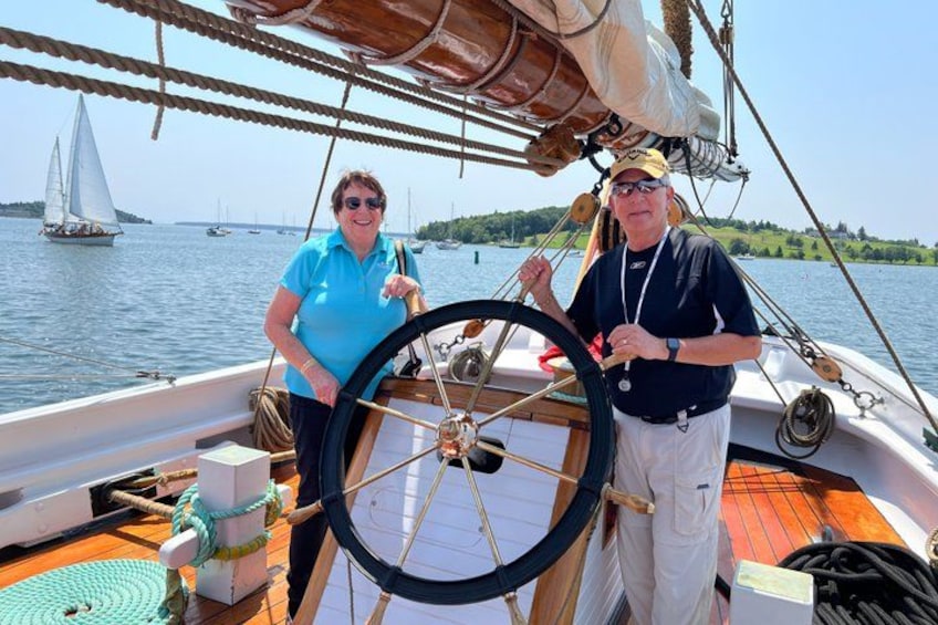 Private Peggys Cove, Mahone Bay & Lunenburg 6.5 Hour Tour 5