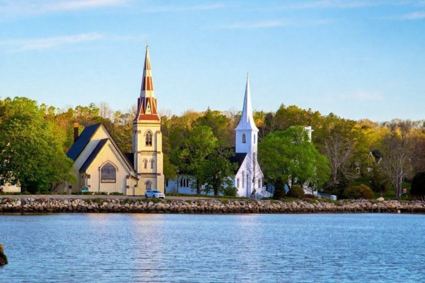 Private Peggys Cove, Mahone Bay & Lunenburg 6.5 Hour Tour 3