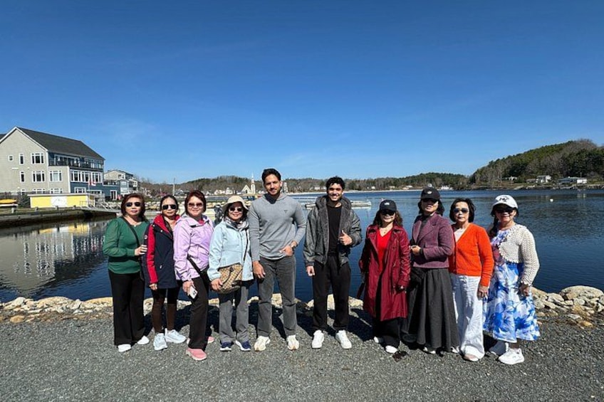 Private Peggys Cove, Mahone Bay & Lunenburg 6.5 Hour Tour 5