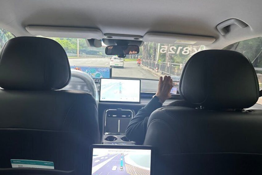 Guangzhou: Self-Driving Robotaxi Experience with Guide 3