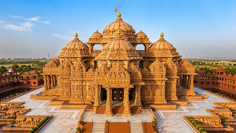 Delhi: Top 5 Temples Guided Spiritual Tour by Car With Guide 3