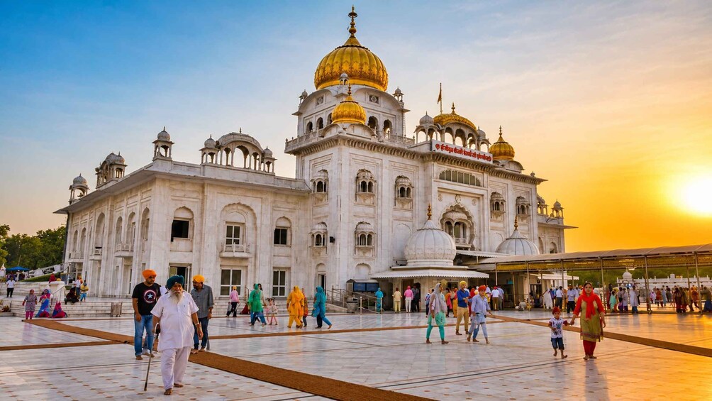 Picture 8 for Activity Delhi: Top 5 Temples Guided Spiritual Tour by Car With Guide 4