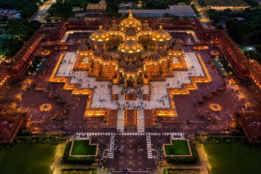 Picture 6 for Activity Delhi: Top 5 Temples Guided Spiritual Tour by Car With Guide 1