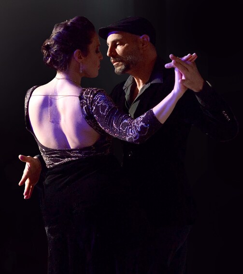 Una pareja bailando. 2