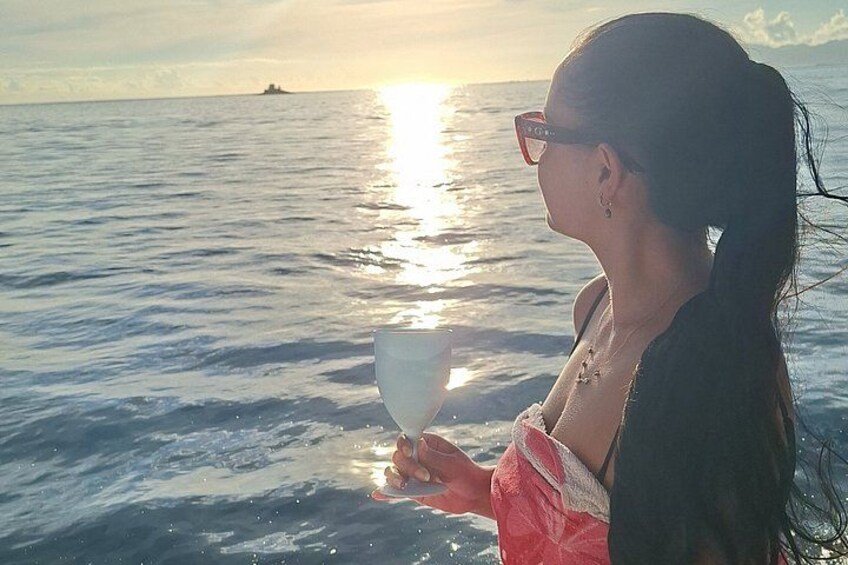 Aperitif cruise at sunset in the Tahiti lagoon 2
