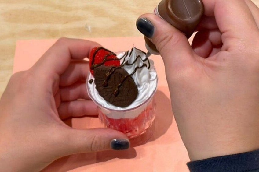 Sparkling Night Parfait and Lucky Capsule Toy 3