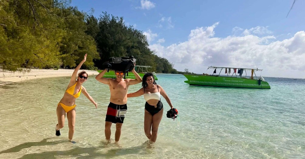 Picture 17 for Activity Moorea: Lagoon Canoe Tour with Snorkeling and BBQ 2