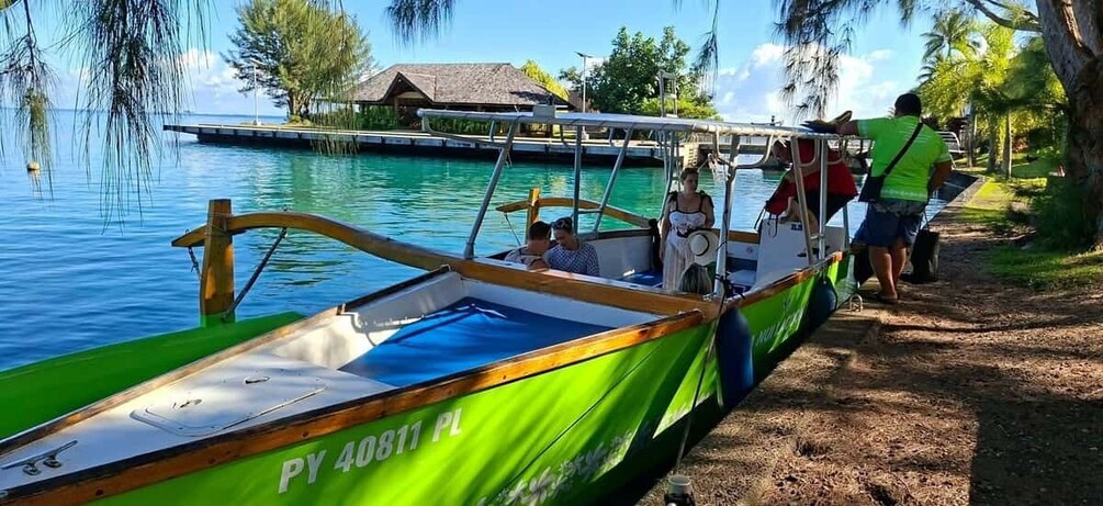 Picture 16 for Activity Moorea: Lagoon Canoe Tour with Snorkeling and BBQ 3