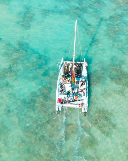 A boat with people on a turquoise sea. 1