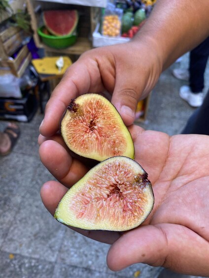 Picture 13 for Activity Sightseeing tour: Food at a local market and water park in Lima 3