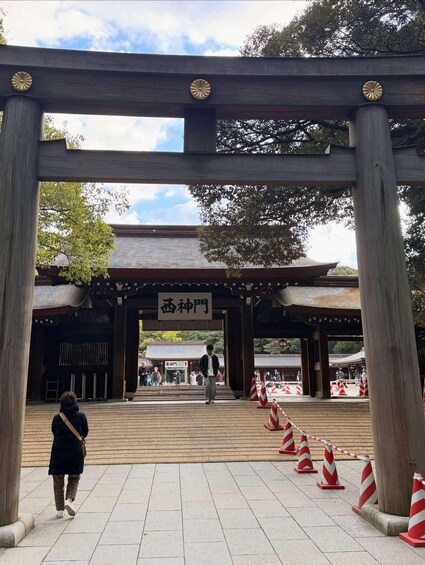 A traditional Japanese torii gate with a sign reading '西神門' leading to a shrine. 5